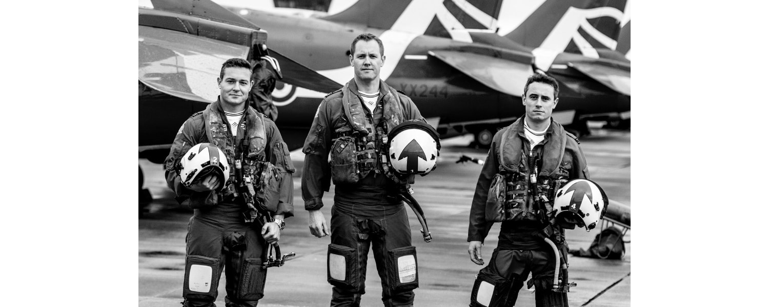 Calibre_RoyalAirForceRedArrows_04-extbg.jpg