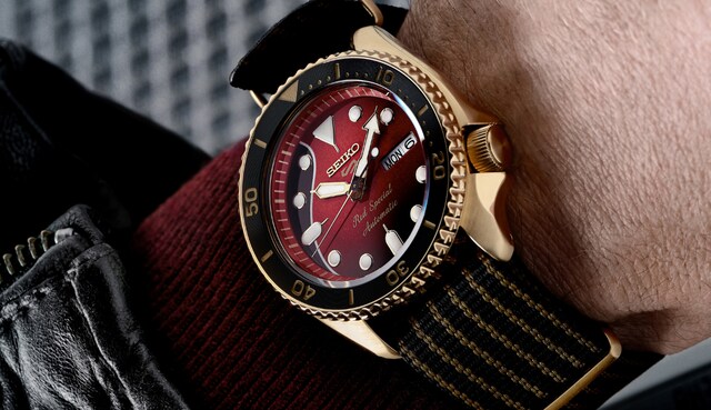 Seiko 5 Sports X Brian May Red Special II Limited Edition (2).png