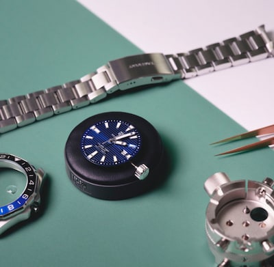 Watch bracelet and dial on a desk image